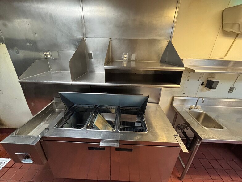 More Photos Of 5312 Old Redwood Hwy, Petaluma Restaurant For Sale