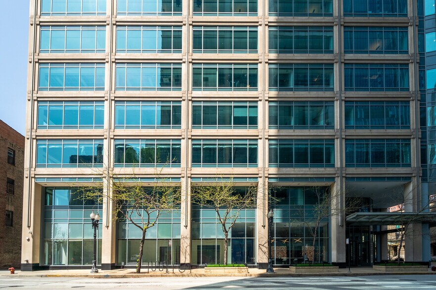 More Photos Of 550 W Washington Blvd, Chicago Office For Lease