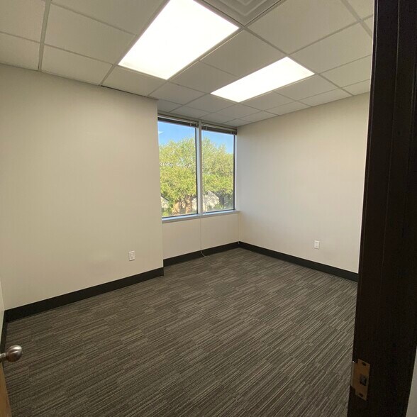 More Photos Of 3029 S Sherwood Forest Blvd, Baton Rouge Loft Creative Space For Lease