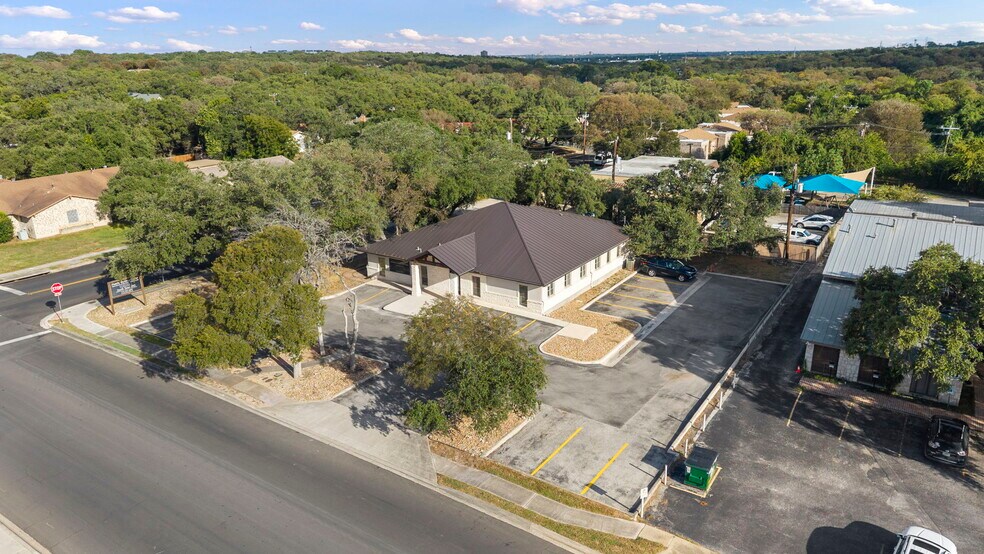More Photos Of 9518 Tioga Dr, San Antonio Office For Sale