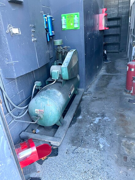 More Photos Of 6144-6148 Venice Blvd, Los Angeles Auto Repair For Lease
