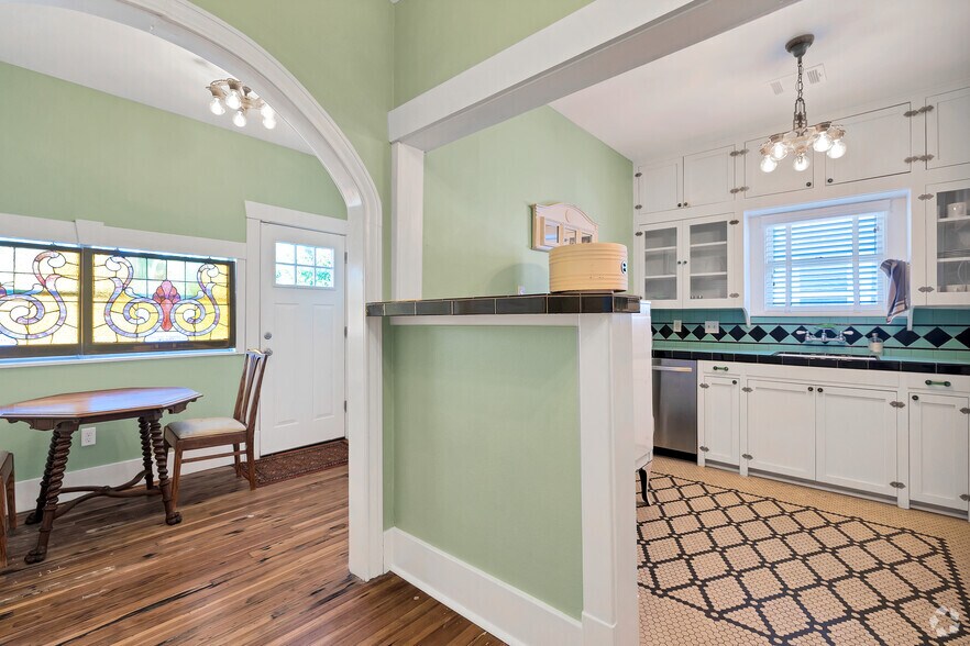 More Photos Of 533 Studewood St, Houston Specialty For Lease