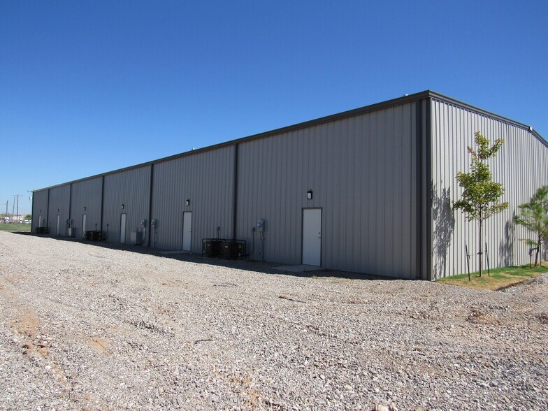 More Photos Of 4415 SW 29th St, Oklahoma City Warehouse For Lease
