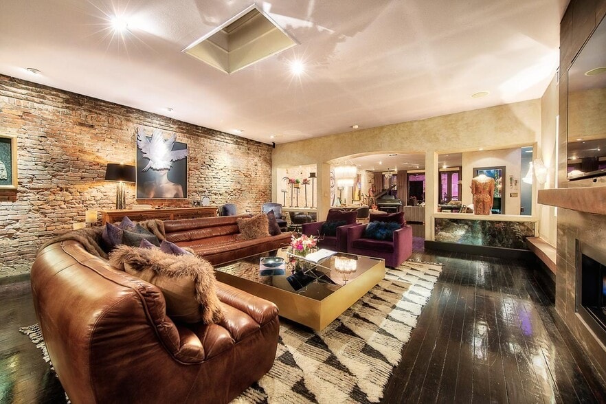 More Photos Of 213 Printers Aly, Nashville General Retail For Sale