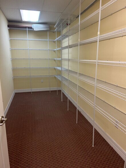 More Photos Of 6105 Deltona Blvd, Spring Hill Office For Lease