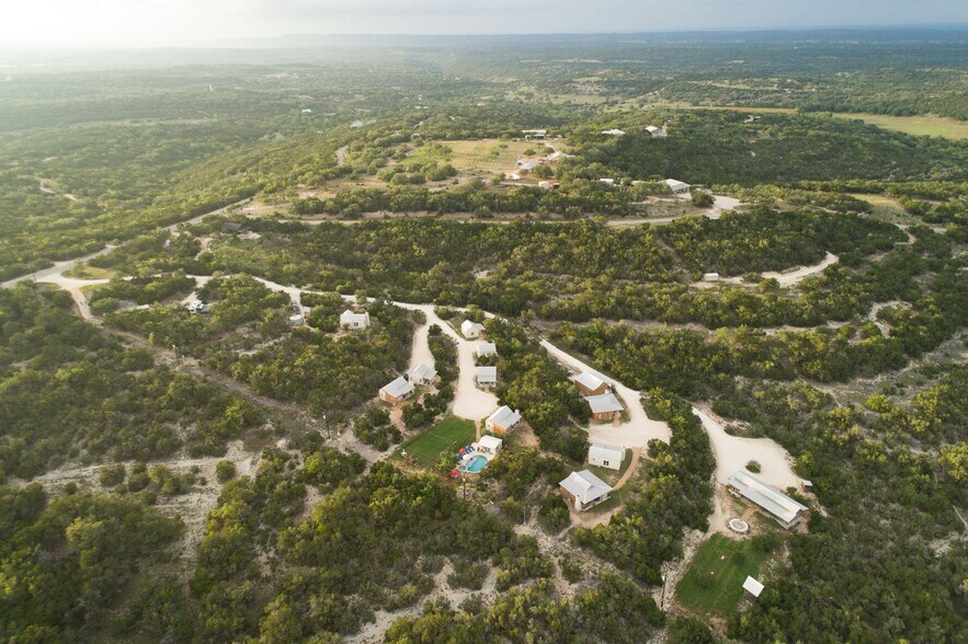 More Photos Of 7400 McGregor Ln, Dripping Springs Hotel For Sale