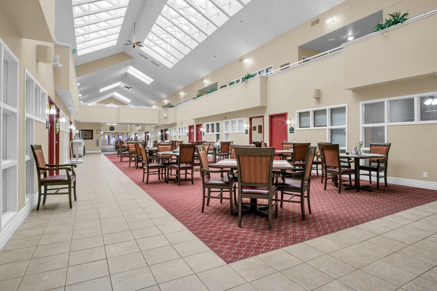 More Photos Of 4107 Central Ave, Kearney Assisted Living For Sale