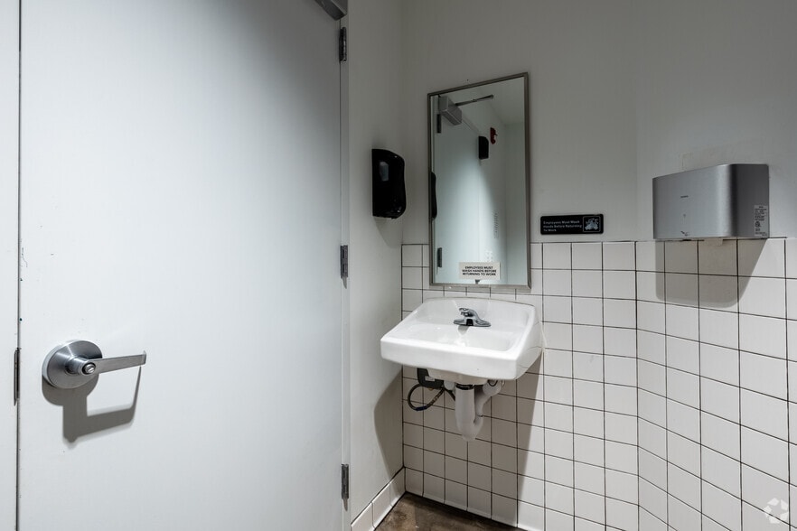 More Photos Of 500 Cortlandt St, Belleville Restaurant For Lease