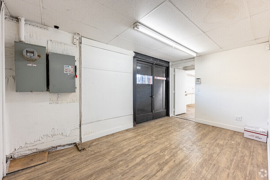 More Photos Of 3201-3215 S Broadway, Los Angeles Warehouse For Sale