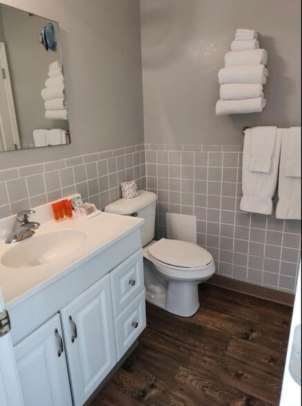 More Photos Of Lake Road 254-15, Wheatland Hotel For Sale
