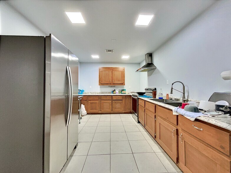 More Photos Of 201 Houston St, George West Warehouse For Lease