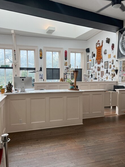 More Photos Of 7-9 E Bay St, Savannah Bar For Sale