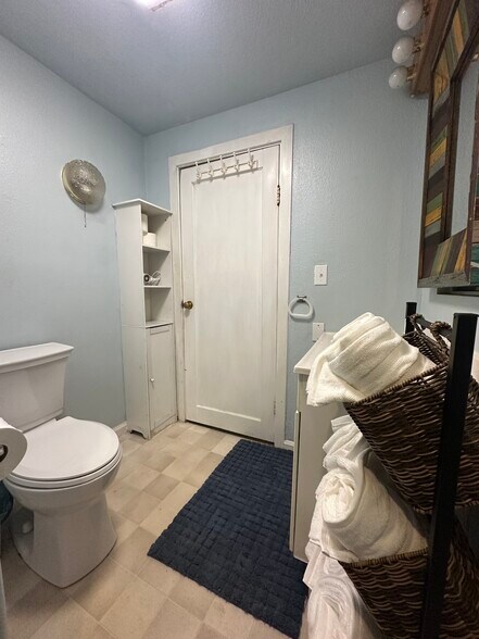 More Photos Of 703 Park Ave, Lakeside Specialty For Sale