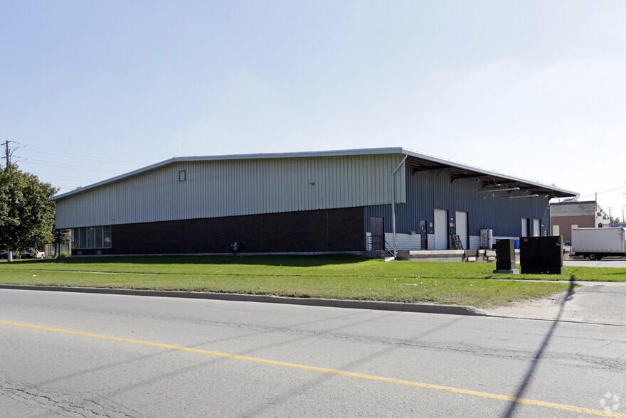 More Photos Of 4 Patterson Rd, Barrie Warehouse For Lease