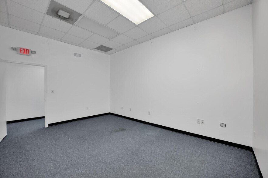More Photos Of 13300 NW 27th Ave, Opa-locka Restaurant For Lease
