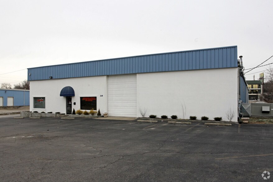 More Photos Of 330 Rockland Rd, Hendersonville Warehouse For Sale