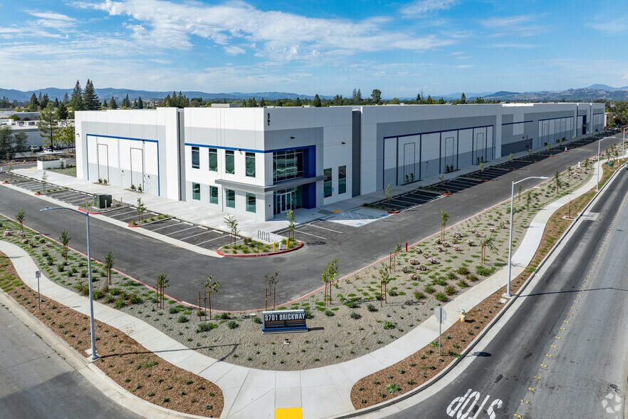 More Photos Of Brickway Boulevard & Copperhill Parkway, Santa Rosa Warehouse For Lease