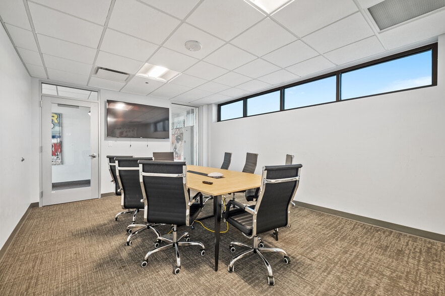 More Photos Of 4229 FM 620, Austin Showroom For Sale