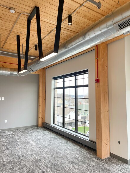 More Photos Of 705 Genesee St, Delafield Office For Lease