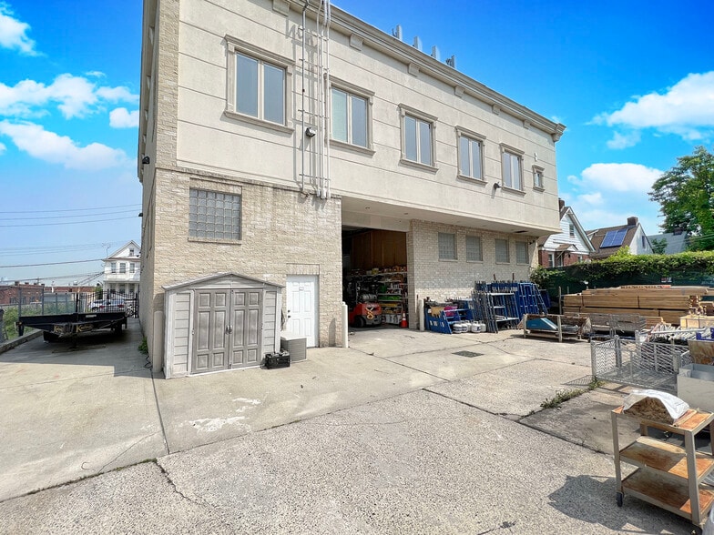 More Photos Of 188 Van Buren St, Staten Island Warehouse For Sale