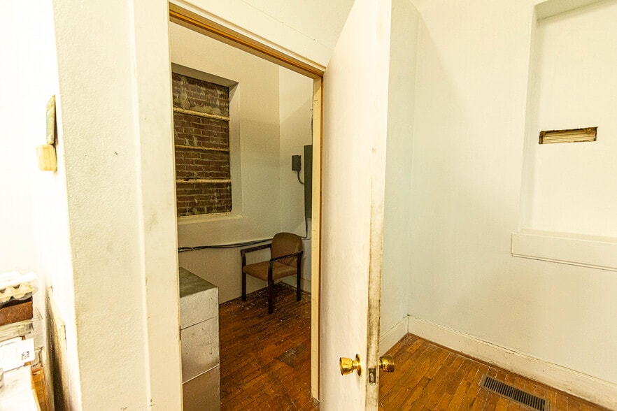 More Photos Of 1434 Farrington Rd, Apex Light Manufacturing For Sale