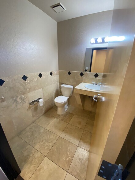 More Photos Of 7655 E Redfield Rd, Scottsdale Light Distribution For Lease