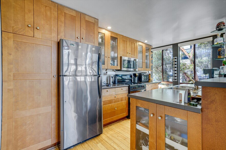 More Photos Of 14 Mast, Marina Del Rey Apartments For Sale