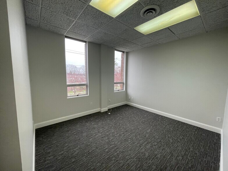 More Photos Of 80 Maple Ave, Smithtown Office For Lease