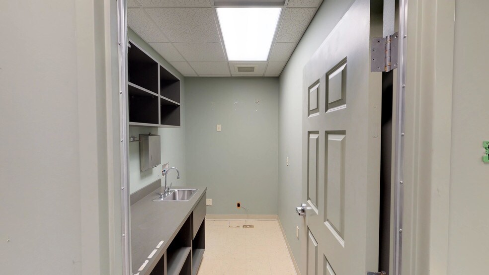 More Photos Of 114 Lovell Rd, Knoxville Medical For Lease