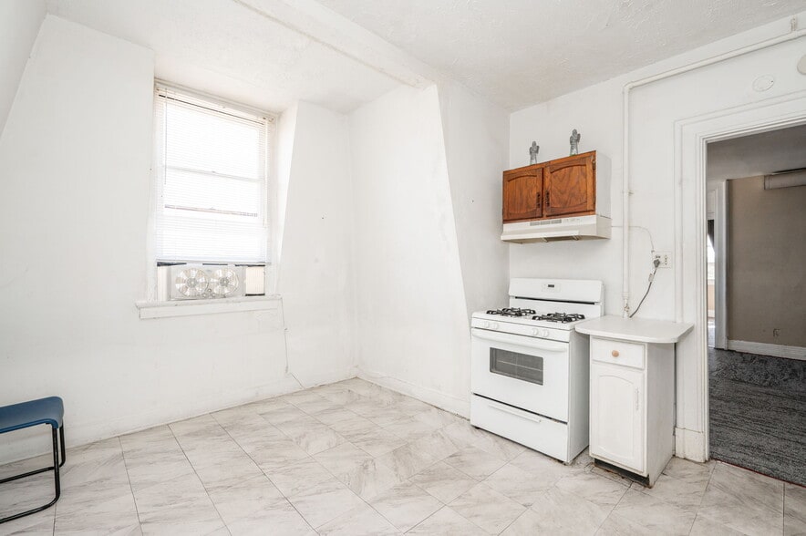 More Photos Of 6017-6019 Vine St, Cincinnati General Retail For Sale