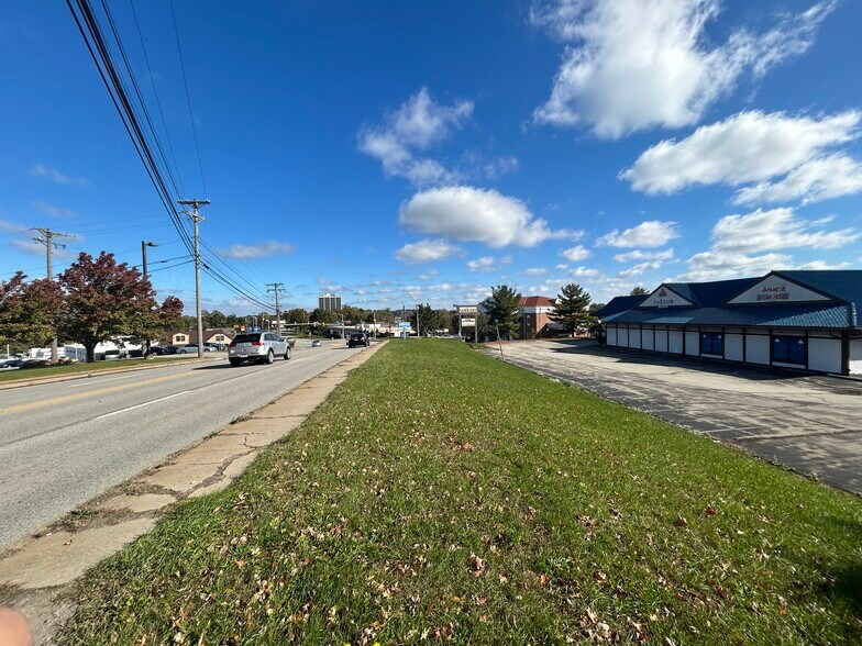 More Photos Of 8 Tech One Dr, Monroeville Restaurant For Lease