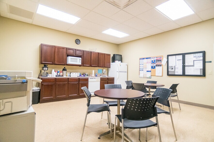 More Photos Of 374 Westdale Ave, Westerville Research And Development For Sale