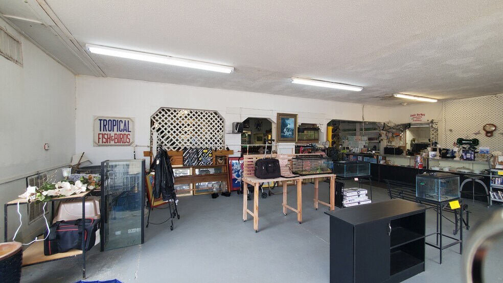 More Photos Of 217 Highway 51 N, Covington General Retail For Sale