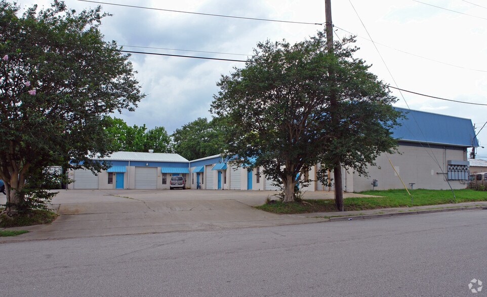 More Photos Of 3310 Buttercup St, Houston Warehouse For Sale