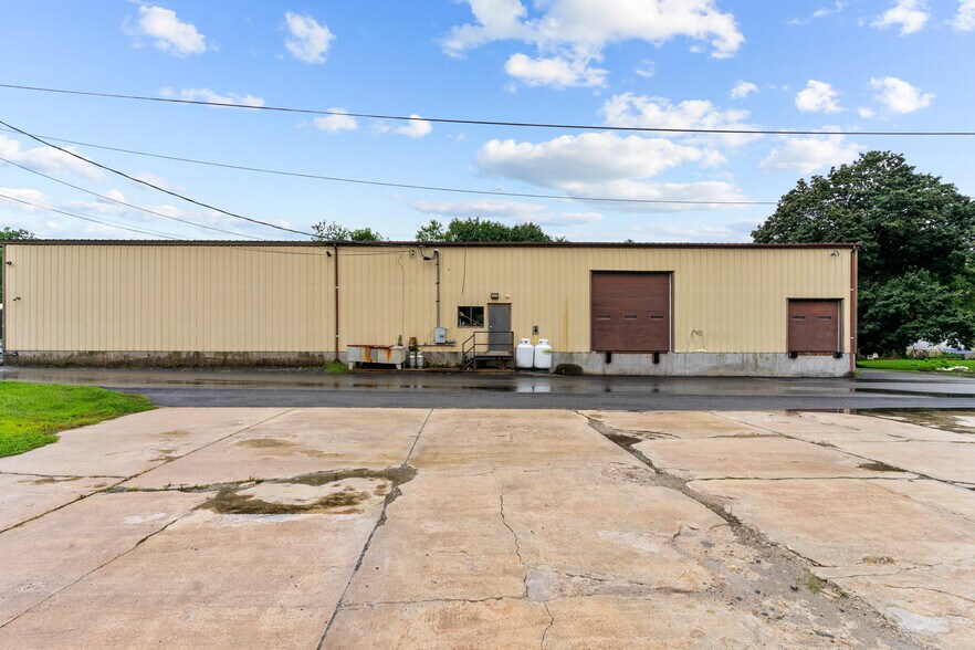 More Photos Of 1155 Victory Hwy, Burrillville Warehouse For Lease