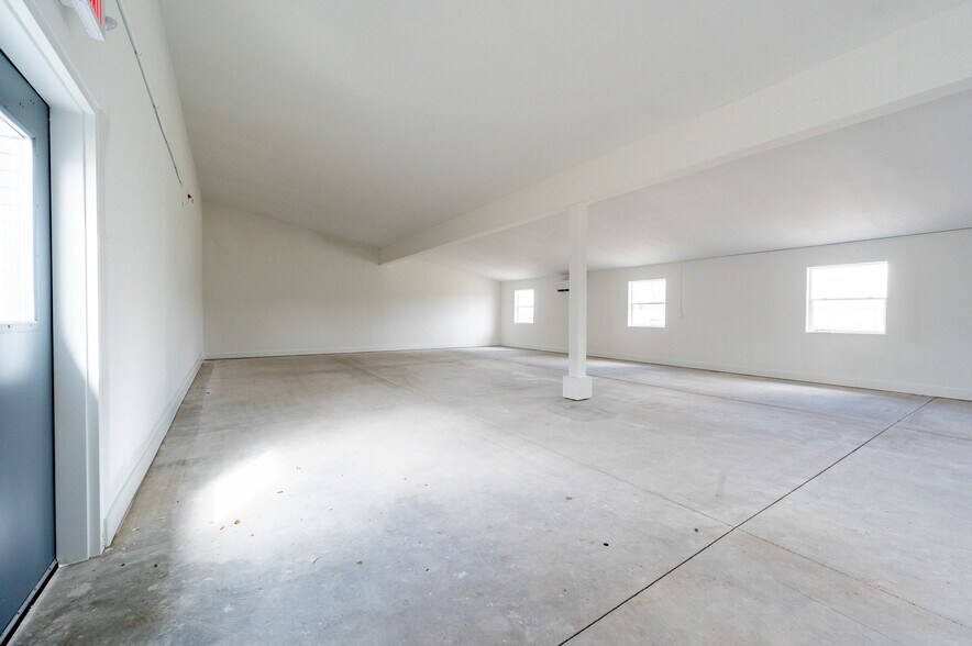 More Photos Of 255 Garden Dr, Bozeman Flex For Lease