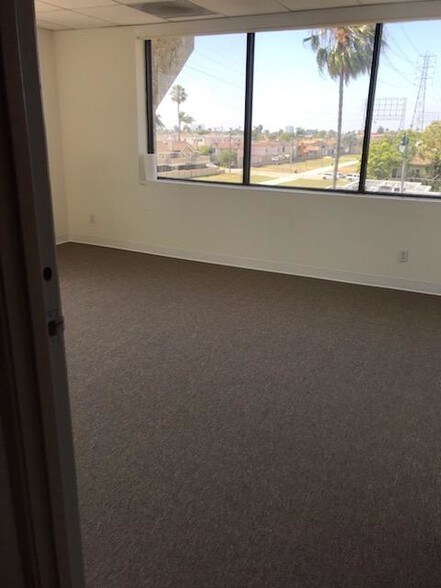 More Photos Of 2512 Artesia Blvd, Redondo Beach Office For Lease