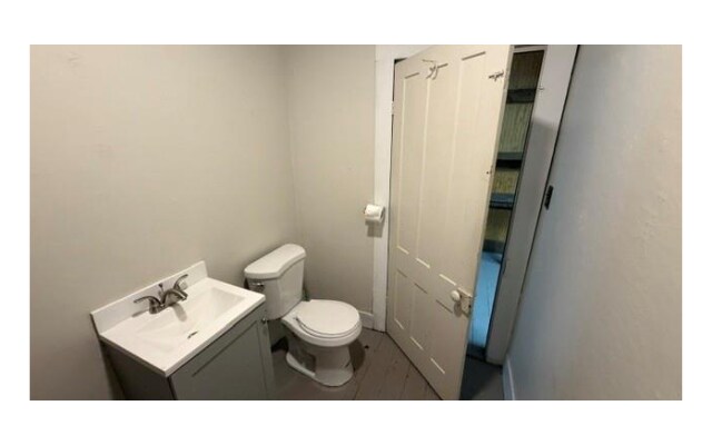 More Photos Of 174 Rockland Rd, Roscoe Flex For Sale