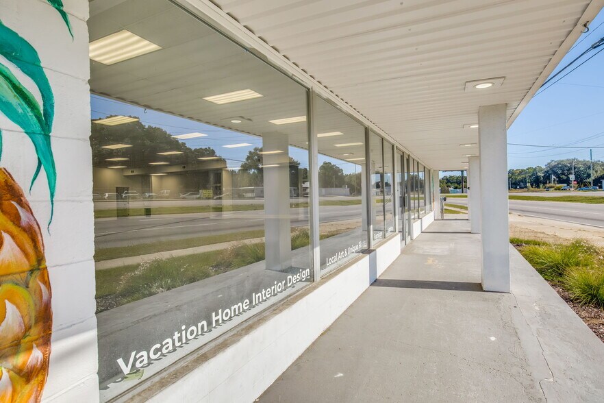 More Photos Of 3624 W Fairfield Dr, Pensacola General Retail For Lease