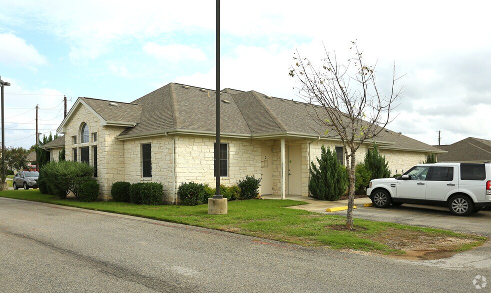 More Photos Of 155 Cimarron Park Loop, Buda Office For Lease