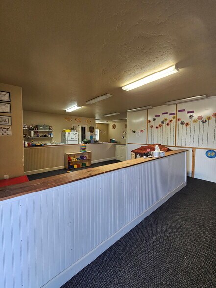 More Photos Of 832 NW 13th St, Fruitland Office For Lease