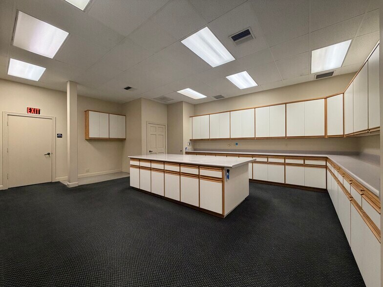 More Photos Of 2100 21st St, Sacramento Office For Lease