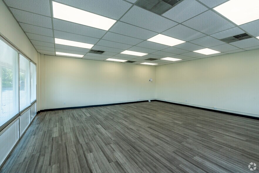 More Photos Of 50 Freeport Blvd, Sparks Light Distribution For Lease