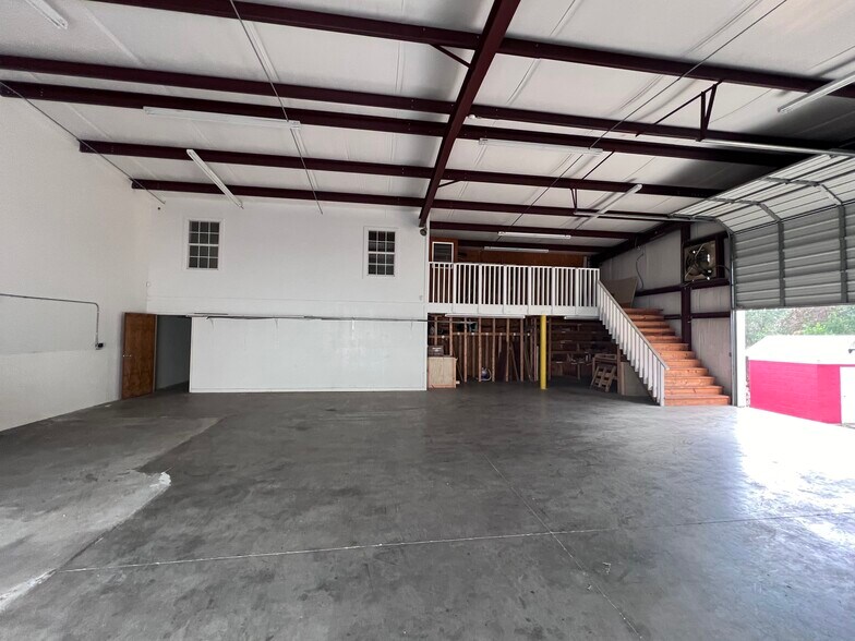 More Photos Of 1457 Bella Vista Dr, Columbia Light Distribution For Lease