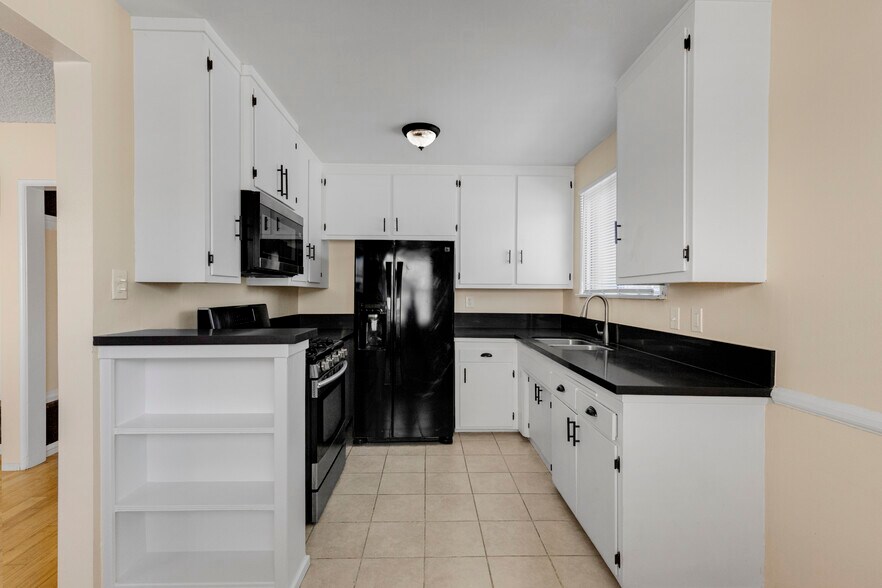 More Photos Of 4956-4960 Kester Ave, Sherman Oaks Apartments For Sale