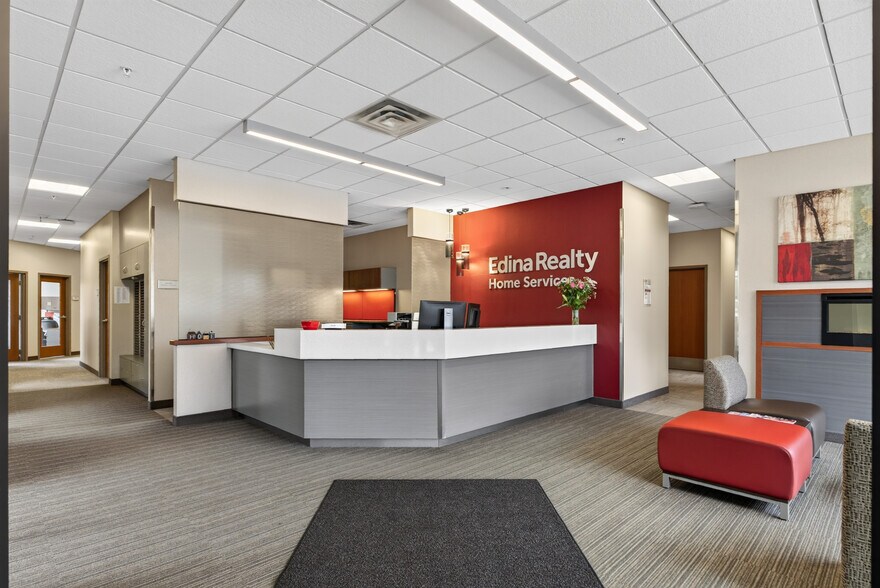 More Photos Of 9605 Schmidt Lake Rd, Plymouth Office Residential For Lease
