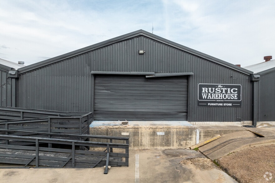 More Photos Of 1411 S Goliad St, Rockwall Distribution For Lease