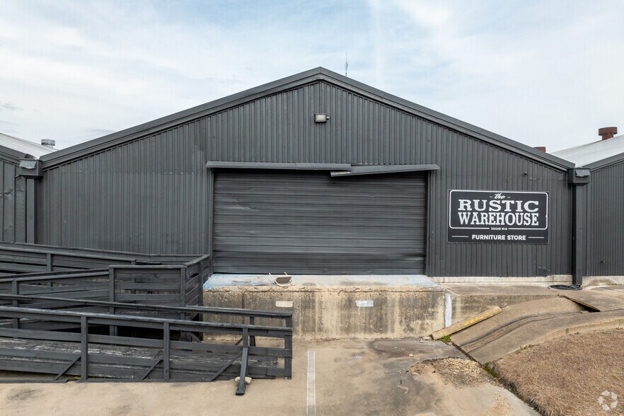 More Photos Of 1411 S Goliad St, Rockwall Distribution For Lease