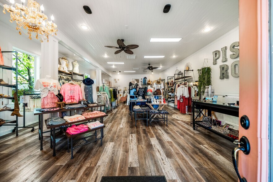 More Photos Of 20832 Front St, Cottonwood General Retail For Sale