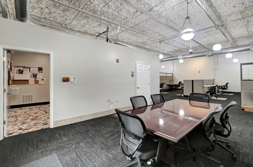 More Photos Of 450 94th Ave N, Saint Petersburg Freestanding For Lease